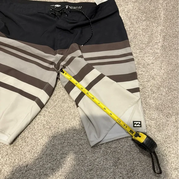 NWOT - Billabong Size 36 - Striped Navy and Gray Shorts - Picture 2 of 4